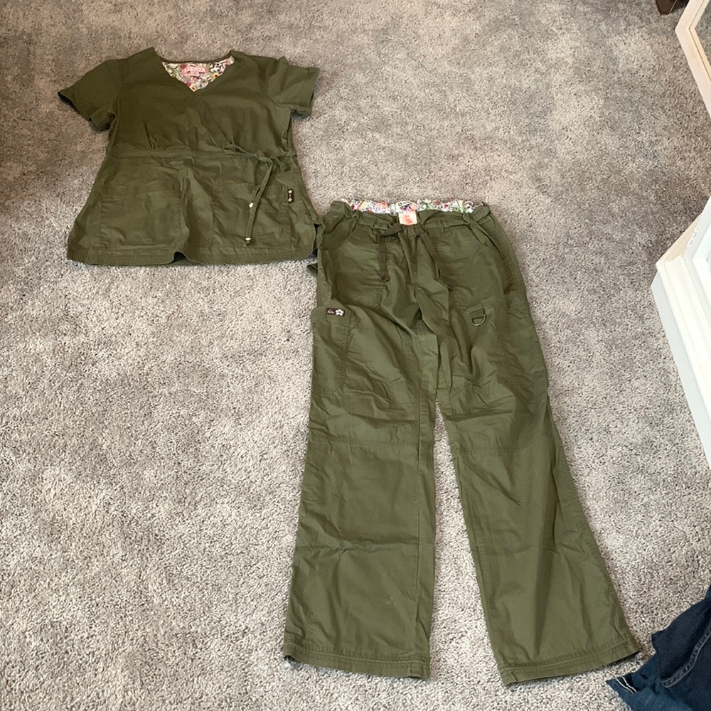 ‼️final markdown‼️Small olive green koi scrub set
